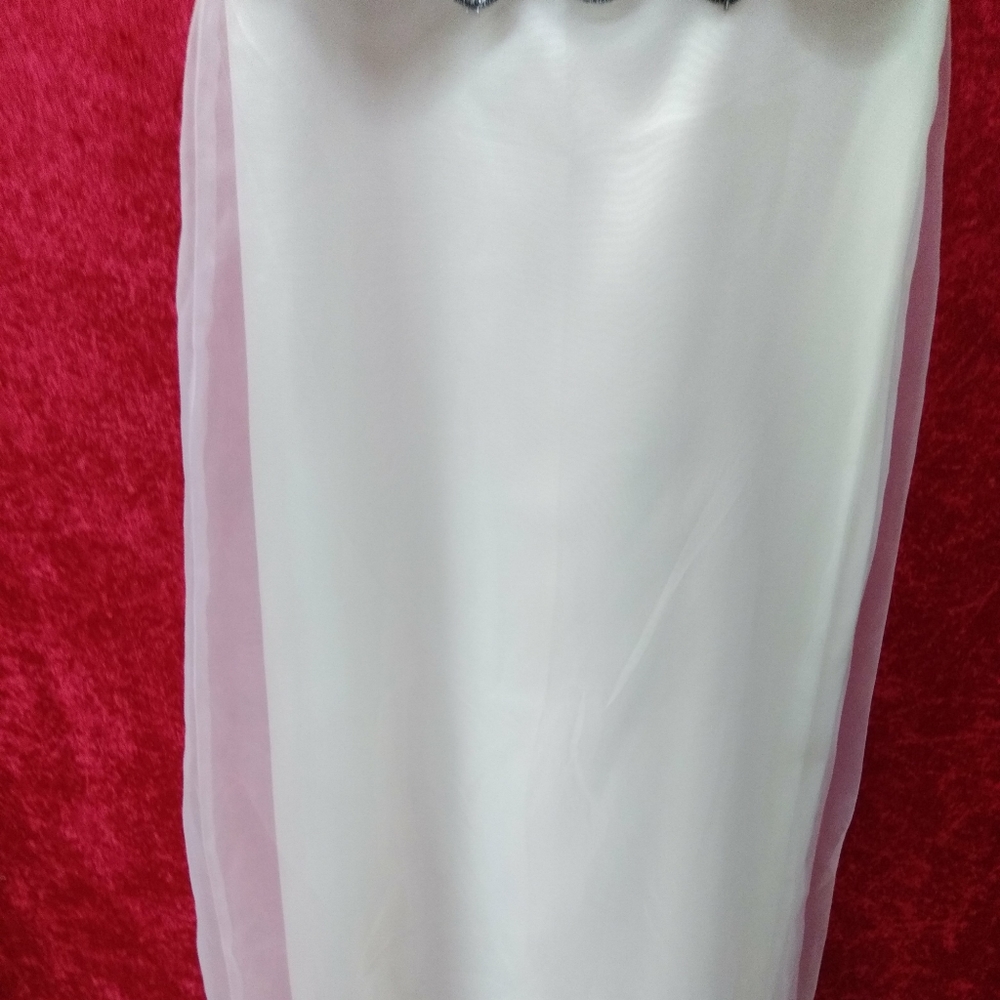 Dresses - Picture 3 of 4